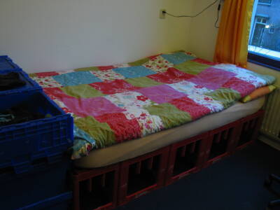 Crate bed with mattress