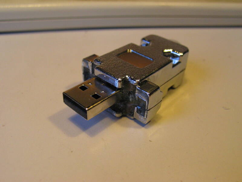 USB flash drive in serial port plug housing